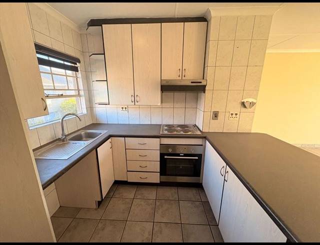 2 BEDROOM TOWNHOUSE FOR SALE IN RAVENSWOOD